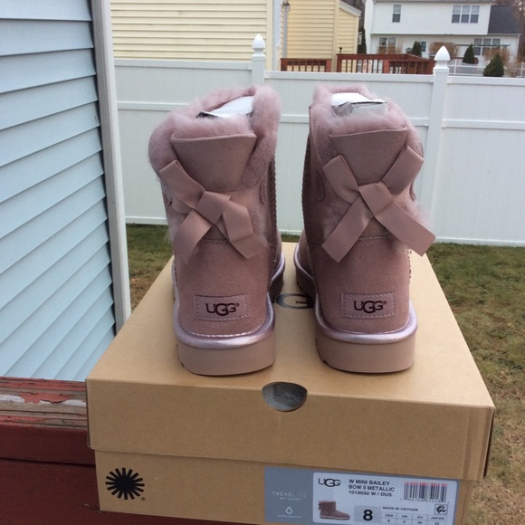 🔥HP🎉🎊 UGG  Mini Bailey Bow II Metallic - Picture 4 of 8